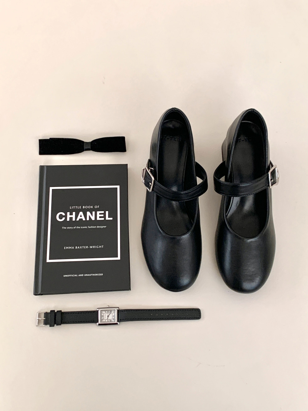 무료[luc] 5235 여성 엣지 슈즈 단화 직장인, 신입생,블랙, 화이트 발편한 구두 신고 벗기 편한 신발