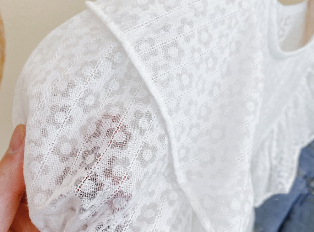 [DOO]25141648 실버튼 숏팬츠 흰블라우스 세트 청반바지 꽃 프릴 소매 라운드 셔츠