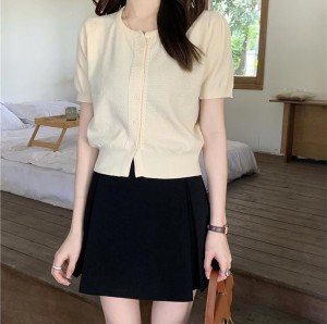 [제이스] 크롭 반팔 니트 (4Color) 데일리룩 프론트 단추 오픈클로징 볼륨 소매 여성스러운 가디건 스웨터