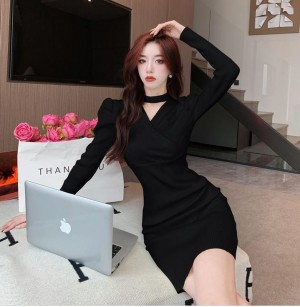 [제이스/ 홀터넥 미니 원피스(2Color) 브이넥 트임 디테일 골지 원단 섹시룩 데이트룩 바디라인 