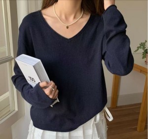 무료 ONN/ [NT646]돌돌이 브이넥 니트 체형커버 브이라인 여리여리 데일리룩 모던 스타일 꾸아꾸룩 데이트룩